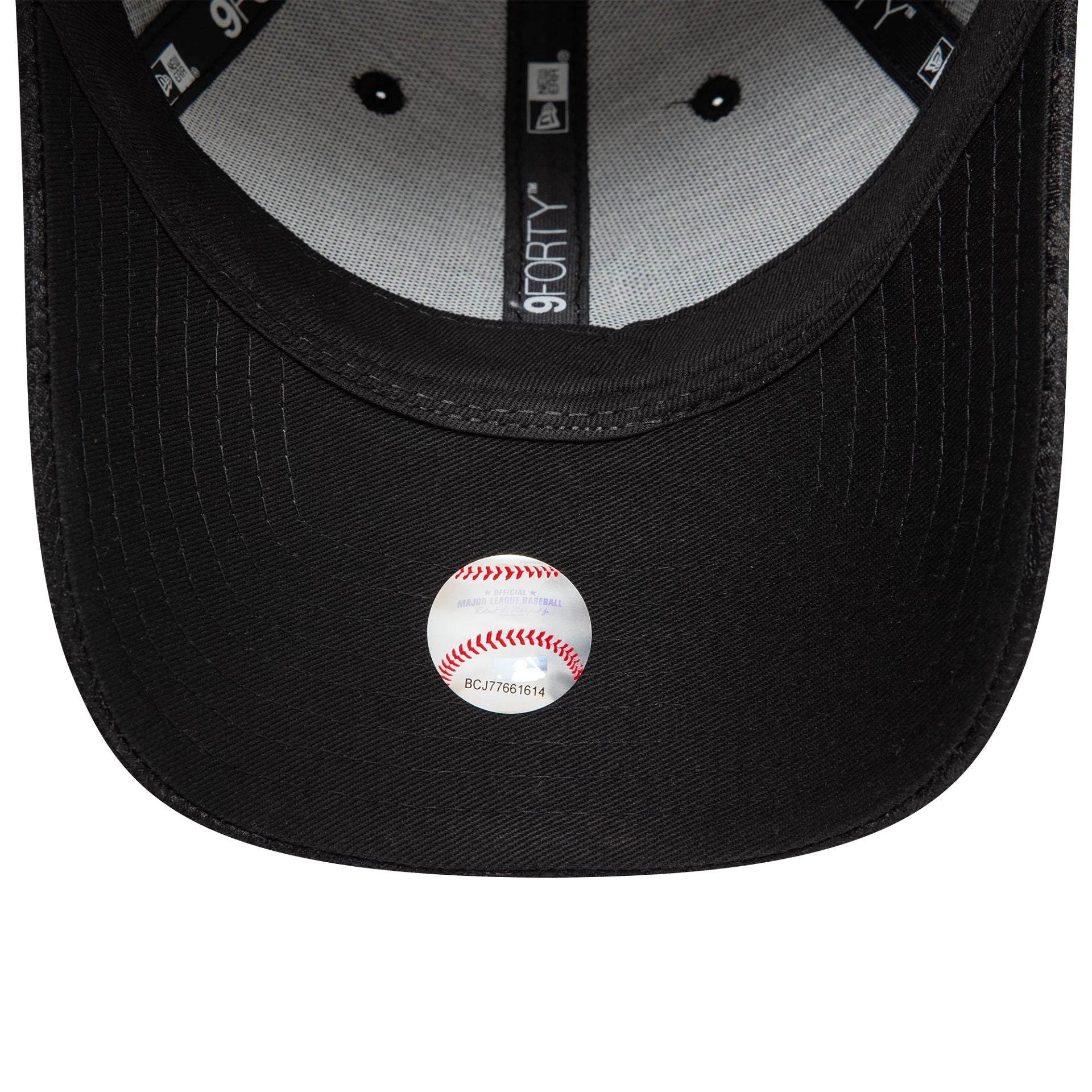 New York Yankees Womens Lace Black 9FORTY Adjustable Cap
