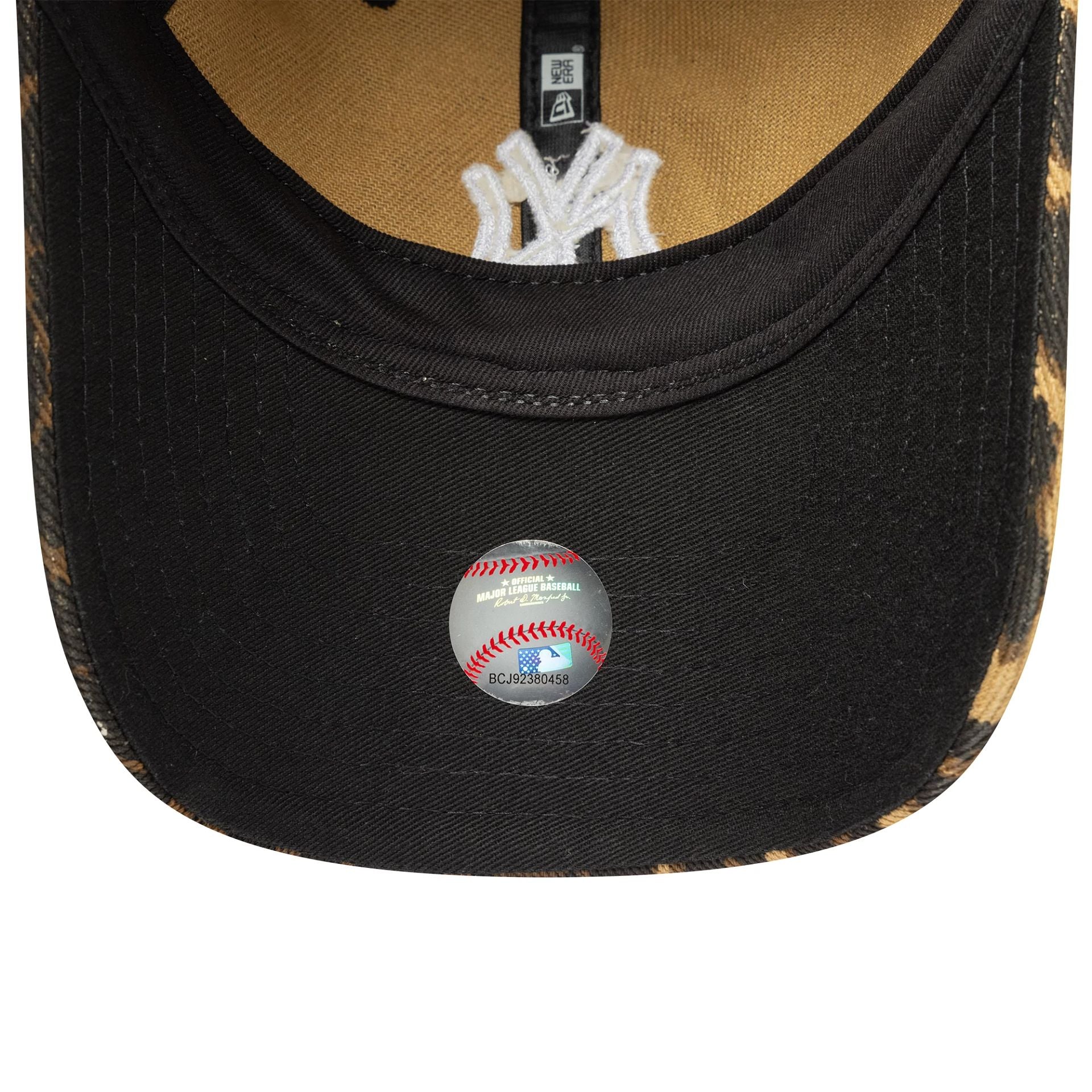 New York Yankees Womens MLB Outline Leopard Black 9TWENTY Adjustable Cap