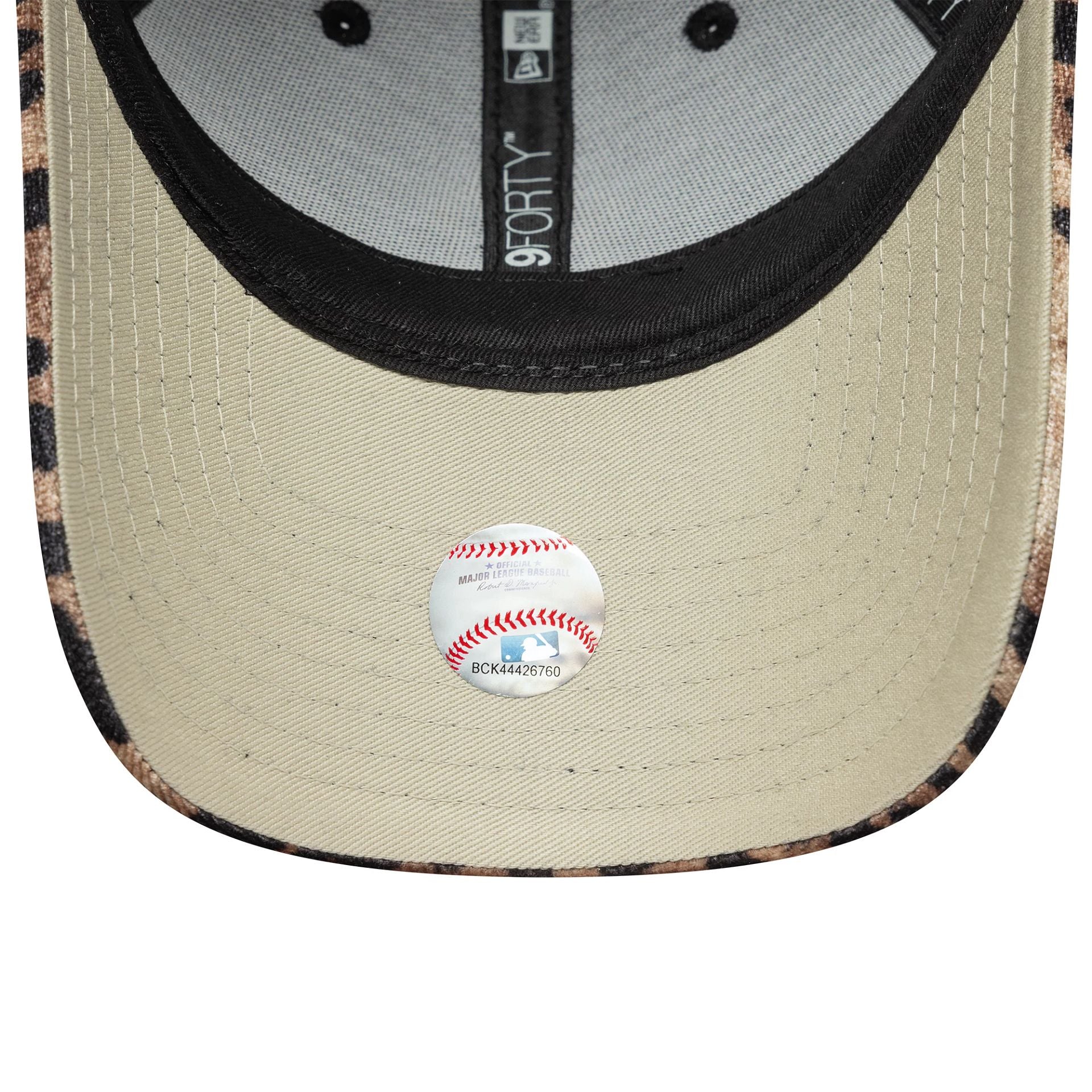 New York Yankees Womens MLB Leo Velour Dark Brown 9FORTY Adjustable Cap