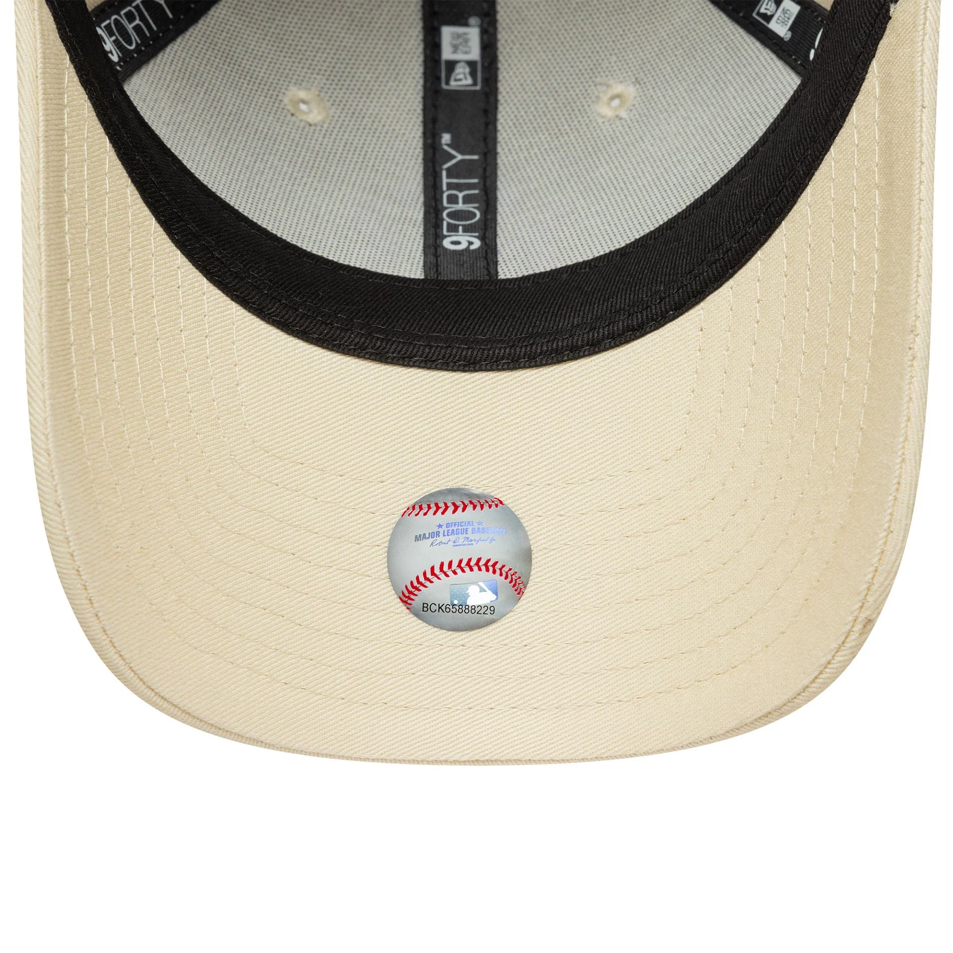 New York Yankees Womens MLB League Essential Cream 9FORTY Adjustable Cap