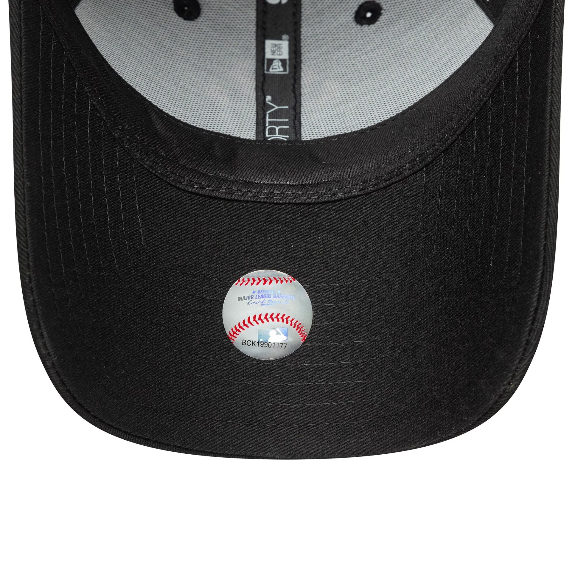 New York Yankees Womens MLB Metallic Logo Black 9FORTY Adjustable Cap