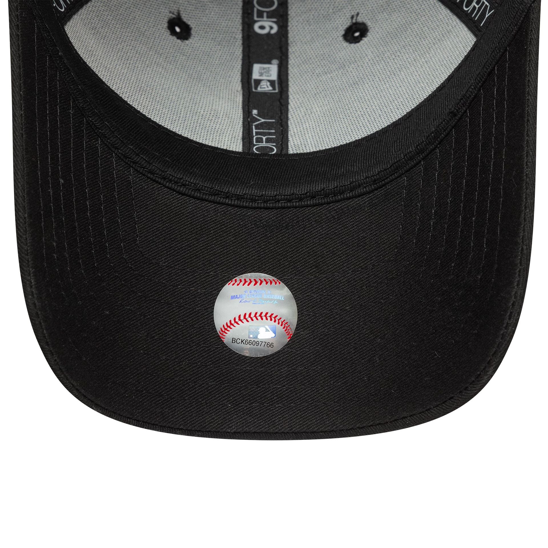 New York Yankees MLB Team Outline Black 9FORTY Adjustable Cap
