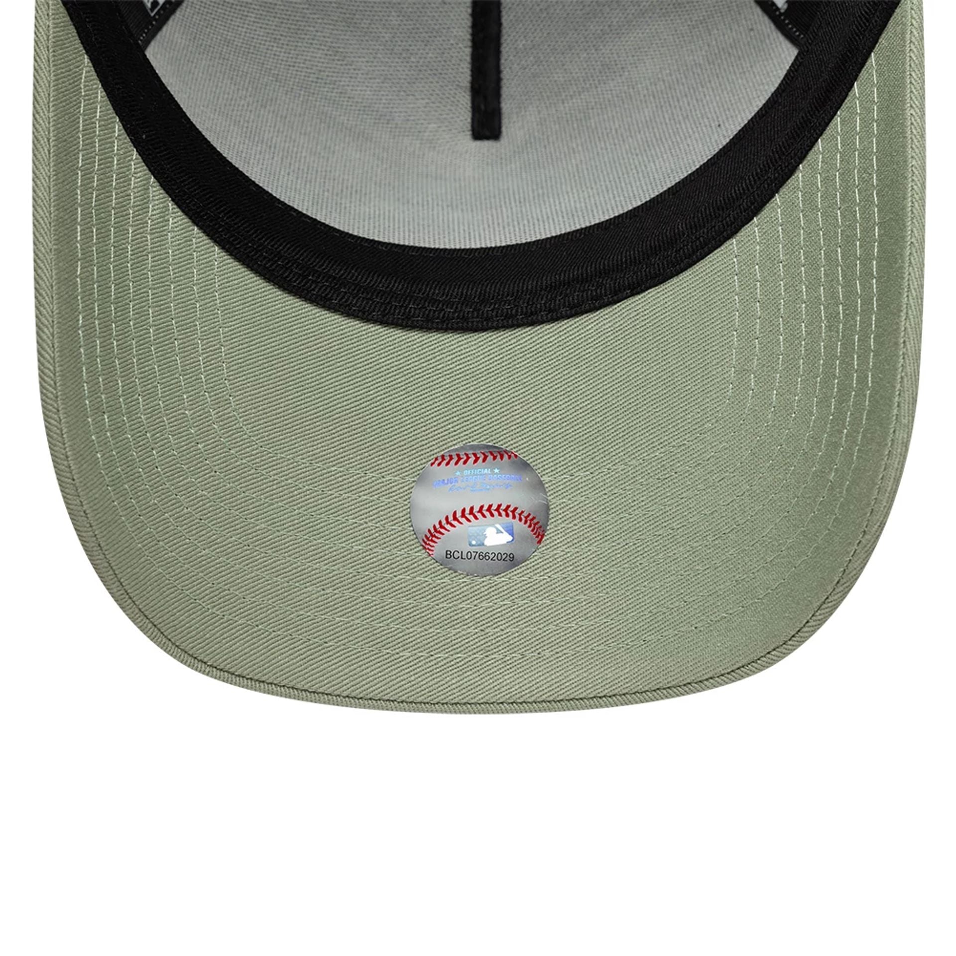 New York Yankees MLB League Essential Pastel Green 9FORTY E-Frame Adjustable Cap