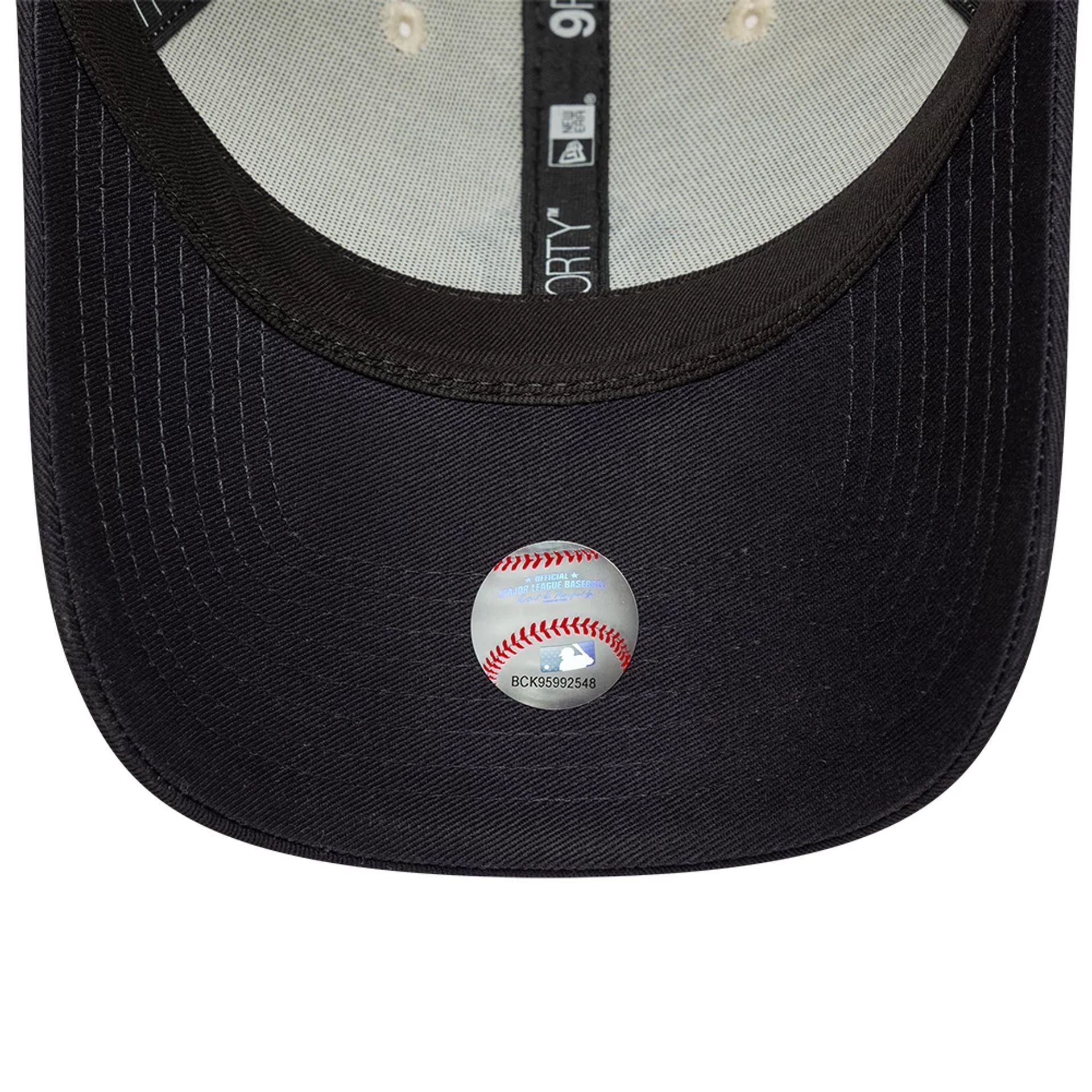 New York Yankees MLB World Series Patch Cream 9FORTY Adjustable Cap