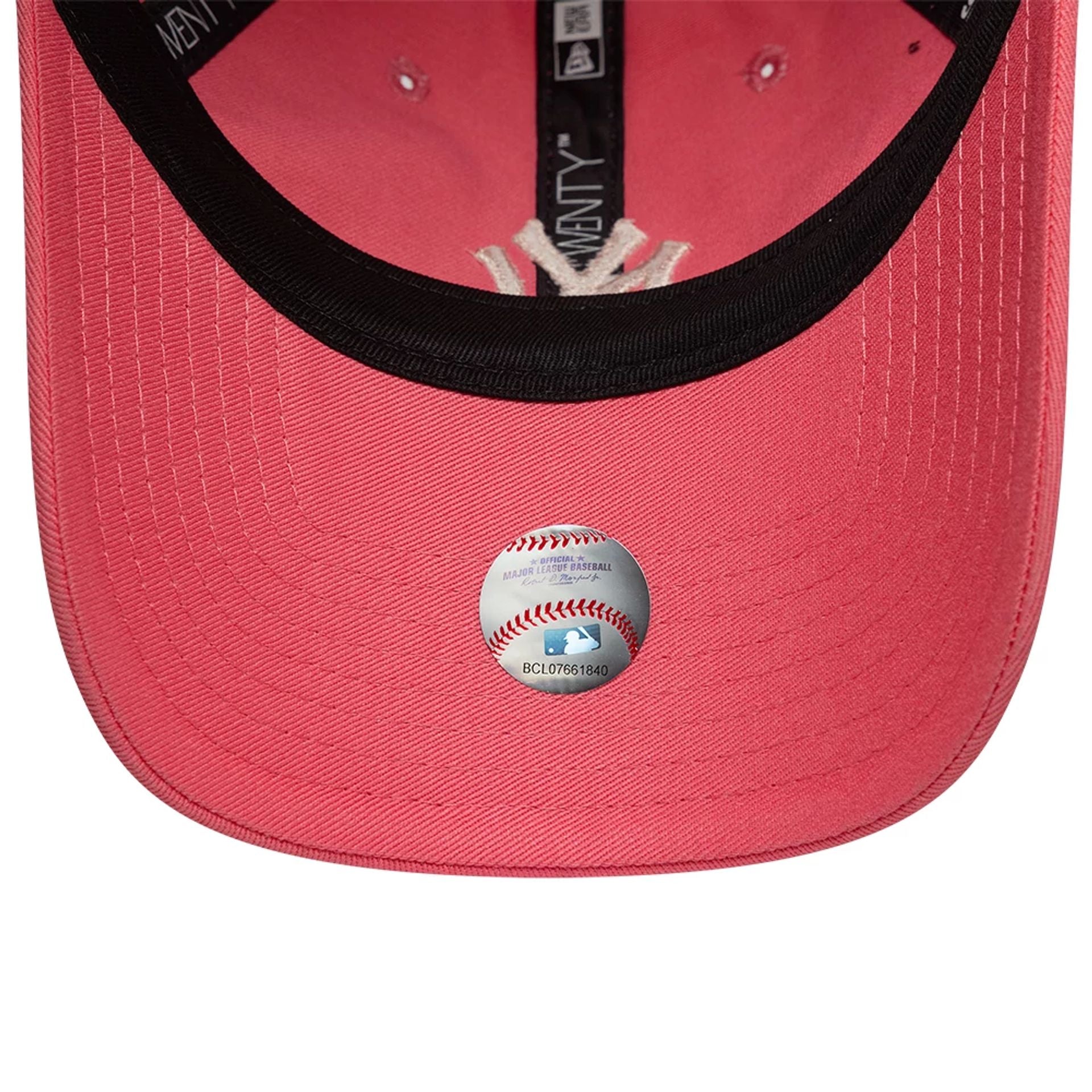 New York Yankees Womens MLB League Essential Pink 9TWENTY Adjustable Cap