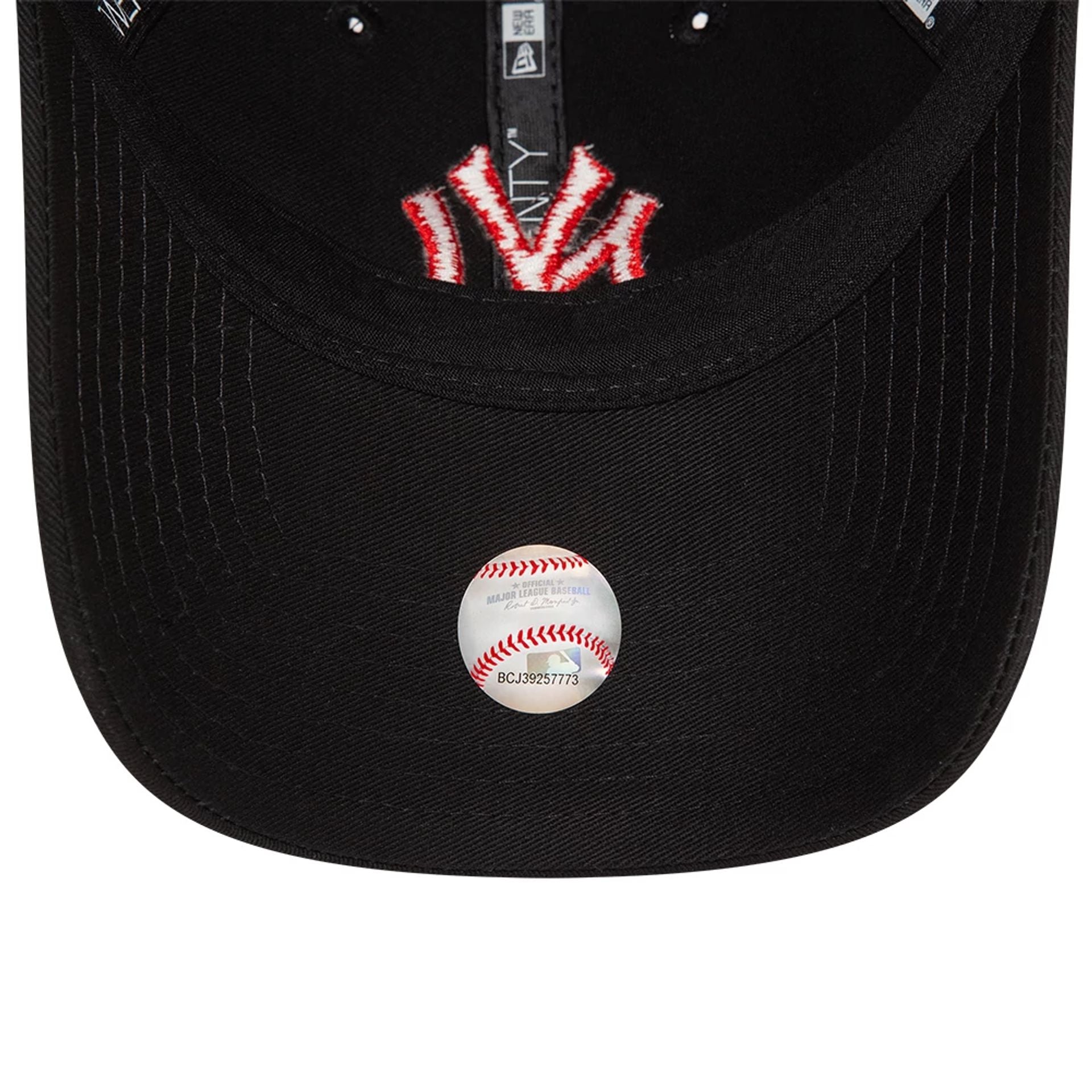 New York Yankees League Essential Black 9TWENTY Adjustable Cap