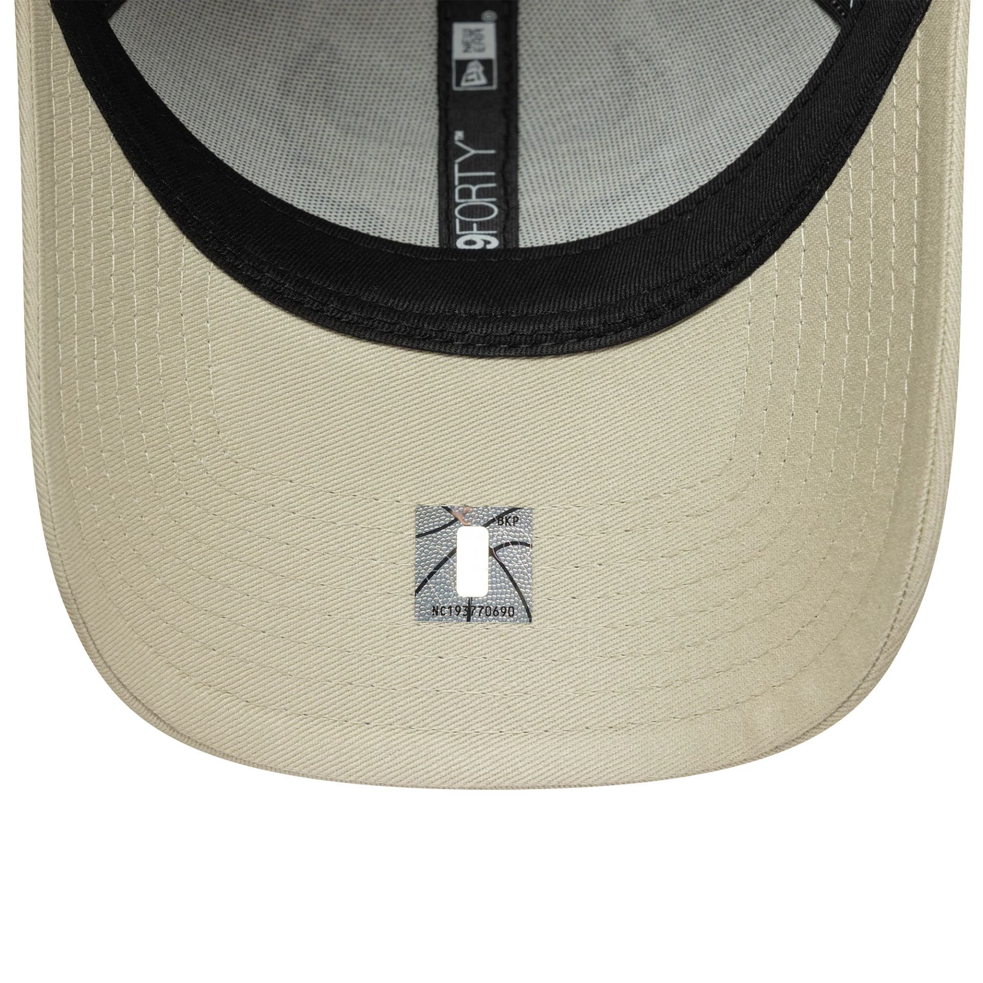Chicago Bulls NBA Team Outline Cream 9FORTY Adjustable Cap