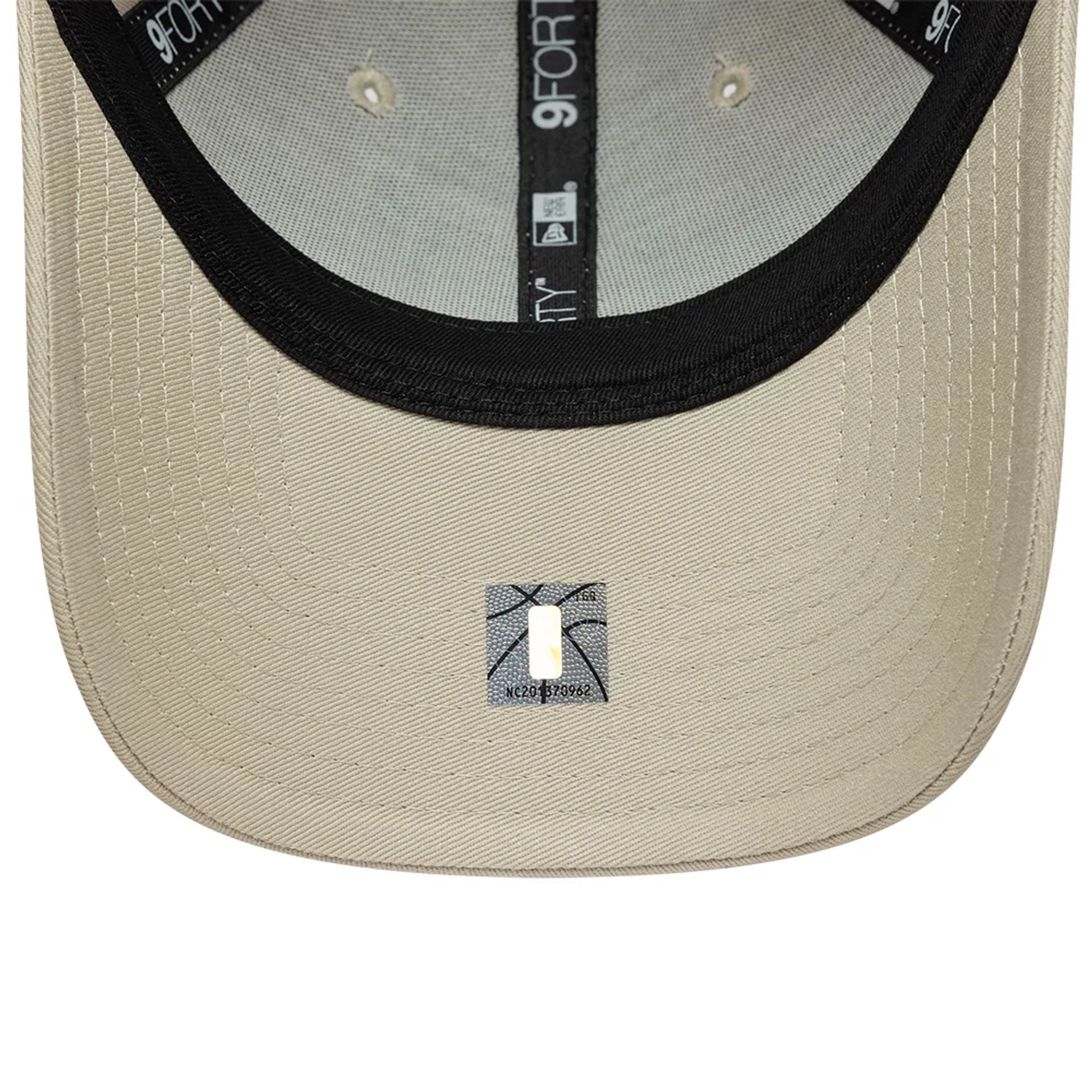 LA Lakers NBA Team Outline Cream 9FORTY Adjustable Cap