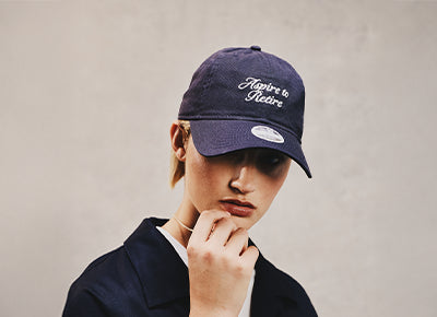 White New York Yankees cap by New Era placed on a wooden bench – features black NY logo and official 9Forty sticker